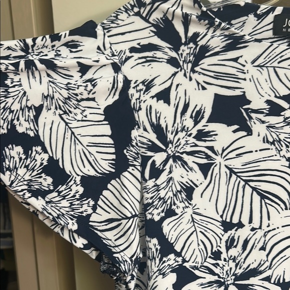 Jones New York Blue and White Fitted T-Shirt with Mandarin Collar - Picture 7 of 17